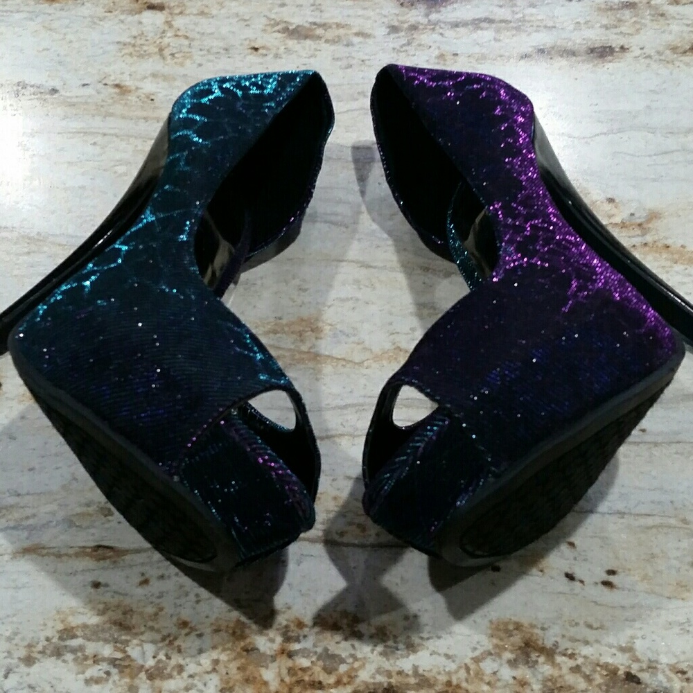 Iridescent 5" Heel by Chinese Laundry Size 6